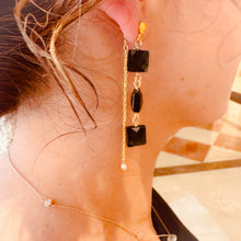 Load image into Gallery viewer, Brutalist Black Square Threader Earrings