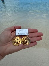 Load image into Gallery viewer, Golden Sand dollar Earrings