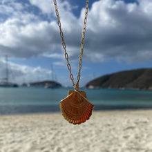 Load image into Gallery viewer, Golden Dream Scallop Shell Necklace