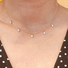 Load image into Gallery viewer, Tiny Pearls Necklace
