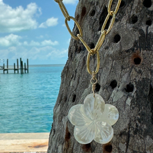 Load image into Gallery viewer, Sea Flower Mother of Pearl Necklace