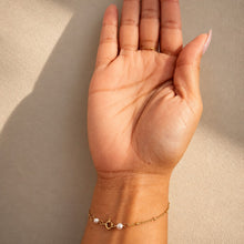 Load image into Gallery viewer, Hand-to-finger Pearls Bracelet