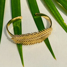 Load image into Gallery viewer, Palm Frond Gold Cuff