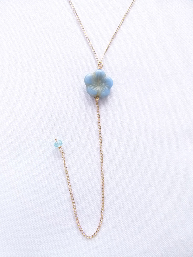 Lariat Necklace adorned with glass flower - blue