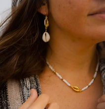 Load image into Gallery viewer, Twinning Dangly Cowry Earrings