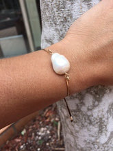 Load image into Gallery viewer, Baroque Pearl adjustable Bracelet
