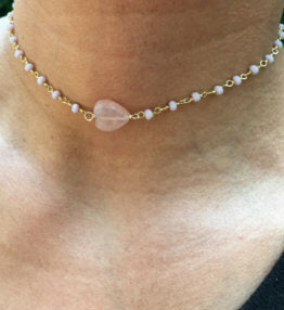 Rose hot sale quartz choker