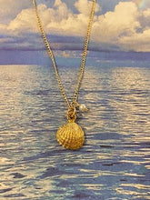 Load image into Gallery viewer, Sunny Sea - Golden Scallop Shell Necklace
