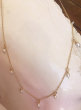 Load image into Gallery viewer, Tiny Pearls Necklace
