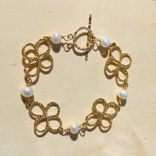 Load image into Gallery viewer, Blooming Clovers and Pearls Toggle bracelet