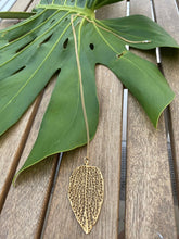 Load image into Gallery viewer, Sea Fan Leaf Necklace

