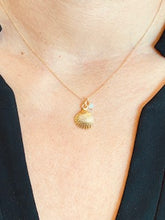 Load image into Gallery viewer, Sunny Sea - Golden Scallop Shell Necklace
