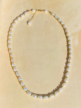 Load image into Gallery viewer, Pretty Lady Golden White Pearl Choker/Necklace