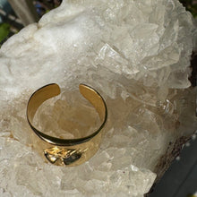 Load image into Gallery viewer, Golden Eyelash adjustable Ring

