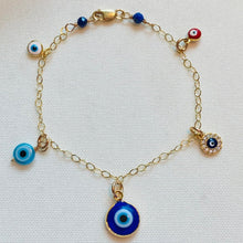 Load image into Gallery viewer, All eyes on you Bracelet
