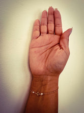 Load image into Gallery viewer, Hand-to-finger Pearls Bracelet

