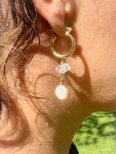 Load image into Gallery viewer, Ying-Yang Pearl Earrings
