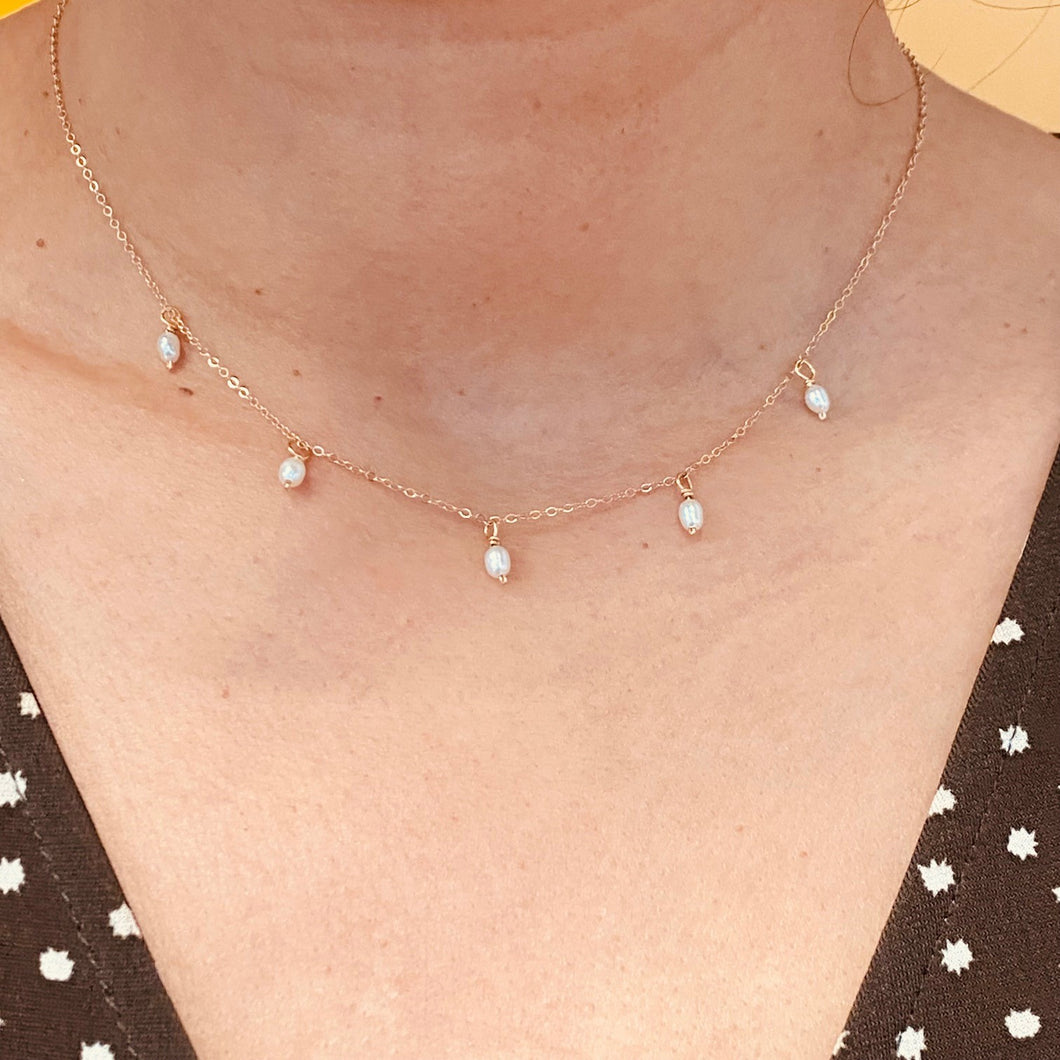 Tiny Pearls Necklace