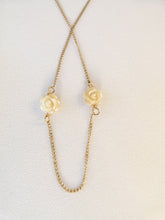 Load image into Gallery viewer, Hand carved Flowers long Necklace
