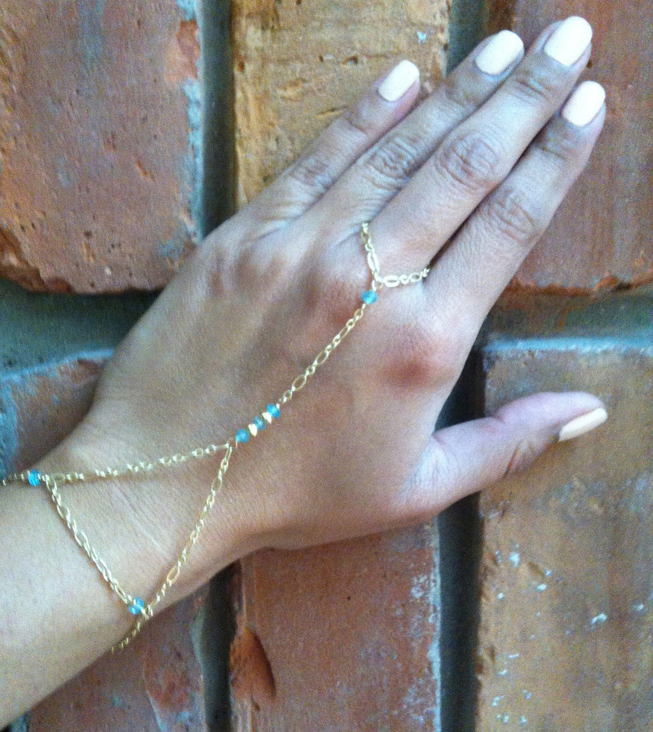 Hand to Finger Bracelet Triangle design - Gold platted chain