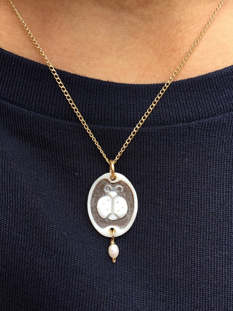 .Hand carved Shell Cameo Necklace (Ladybug)