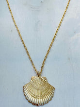 Load image into Gallery viewer, Golden Dream Scallop Shell Necklace
