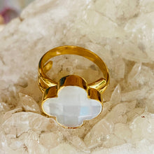 Load image into Gallery viewer, Clover Statement Ring
