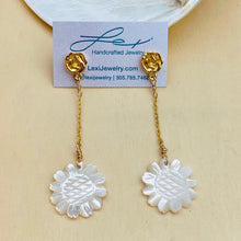Load image into Gallery viewer, Daisy Days Dangling Flower Earrings
