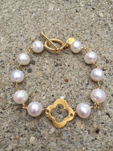 Load image into Gallery viewer, .Large Pearls Bracelet w/ 4-leaf Clover charm &amp; clasp
