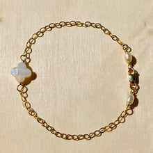 Load image into Gallery viewer, Lucky Mother of Pearl Clover Bracelet
